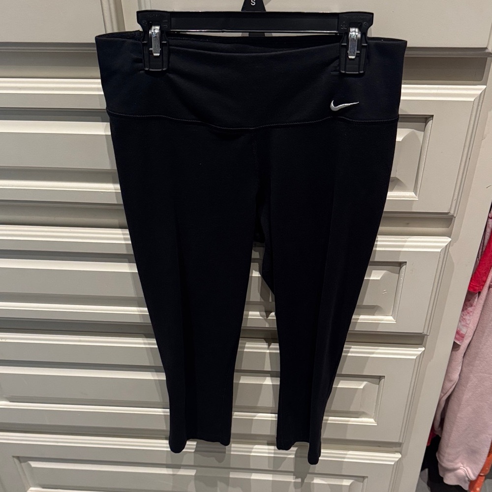 Nike Women's High-Waisted Crop Leggings, Small